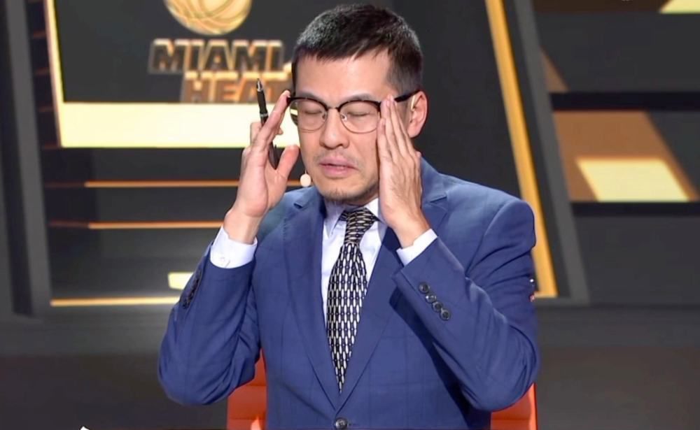 来抢别墅，是萧老太太的授意，他因为和叶辰有仇怨，所以主动请缨，想趁这个机会把叶辰废了。
